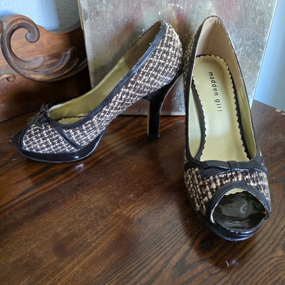 Madden Girl Tweed pumps